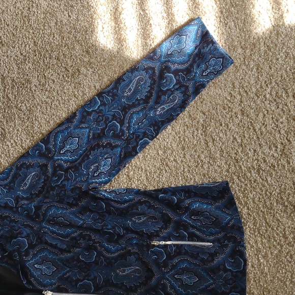 Harve Benard Petite Medium Black & Blue Paisley Print Blazer - Picture 4 of 6